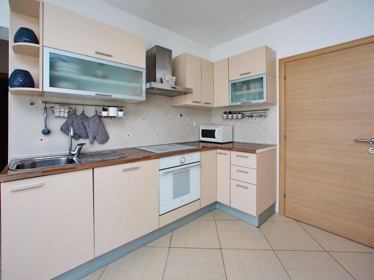 Sun-Kissed Apartment In Bibinje With Garden Room photo